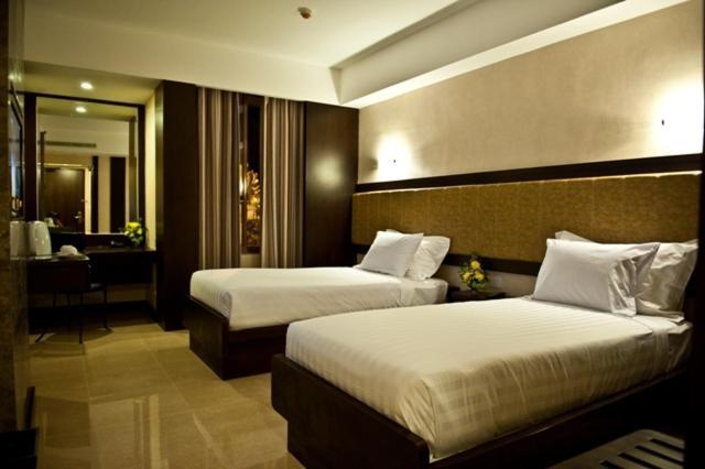 Crown Victoria Hotel Тулунгагунг Номер фото