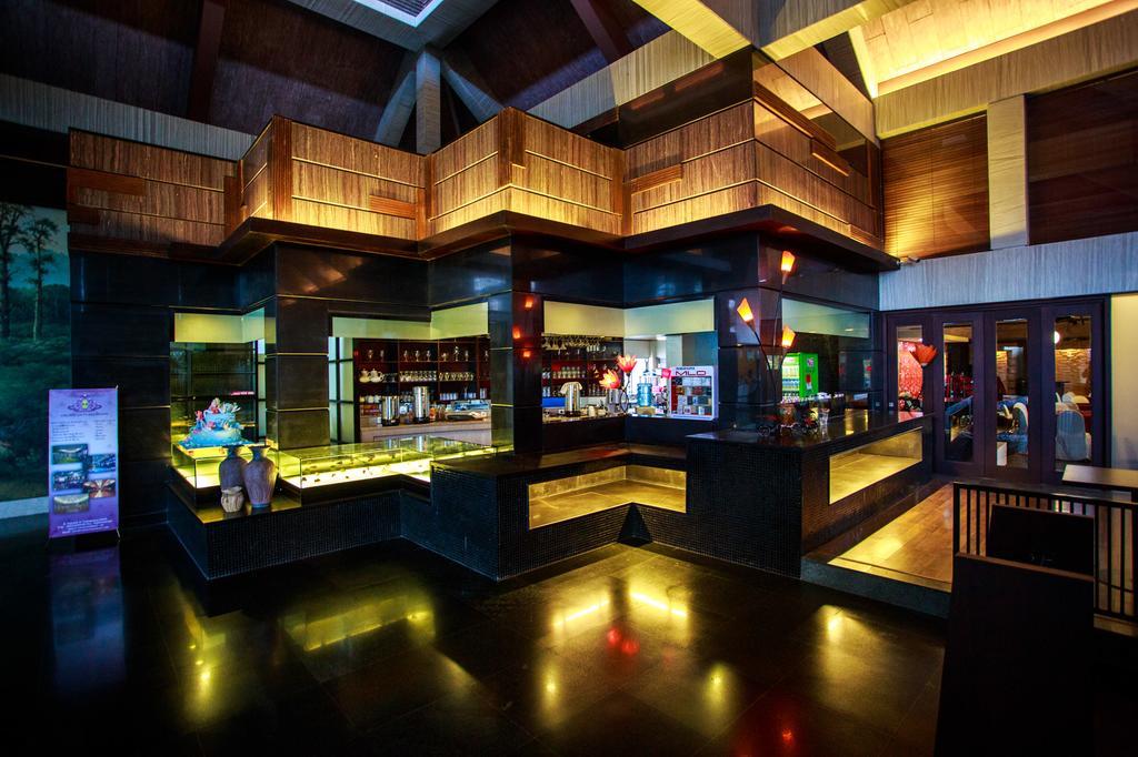 Crown Victoria Hotel Тулунгагунг Экстерьер фото