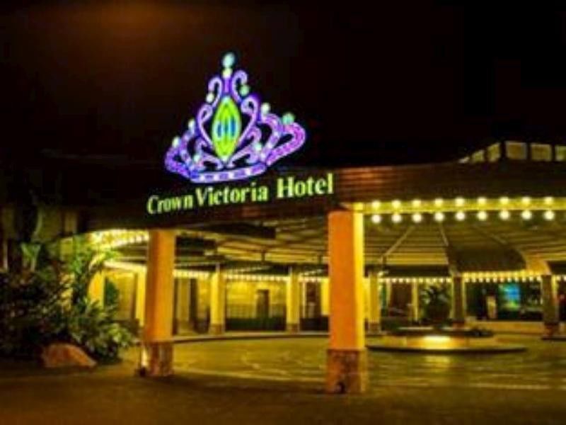Crown Victoria Hotel Тулунгагунг Экстерьер фото